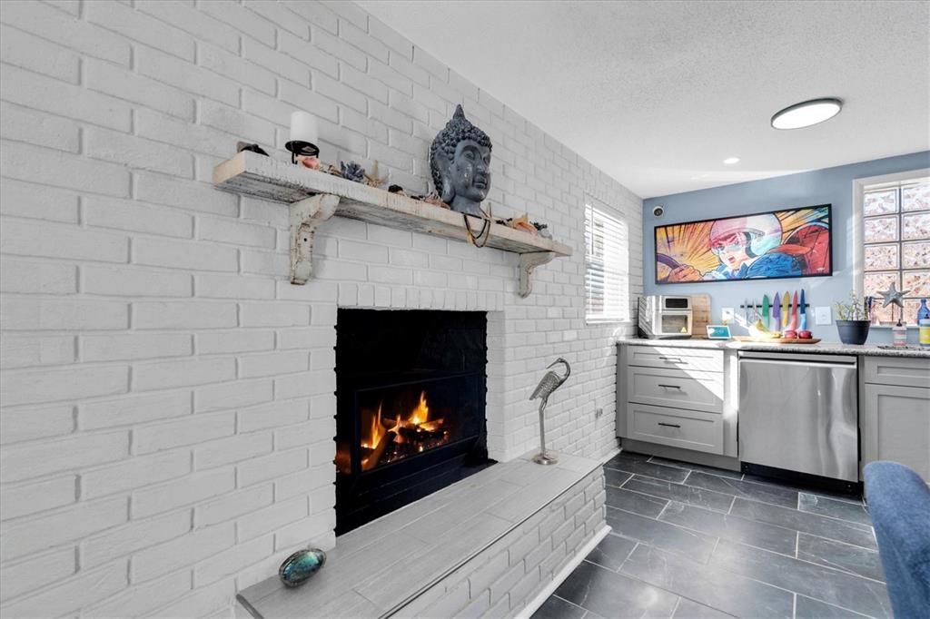 For Sale: $289,000 (3 beds, 2 baths, 1300 Square Feet)