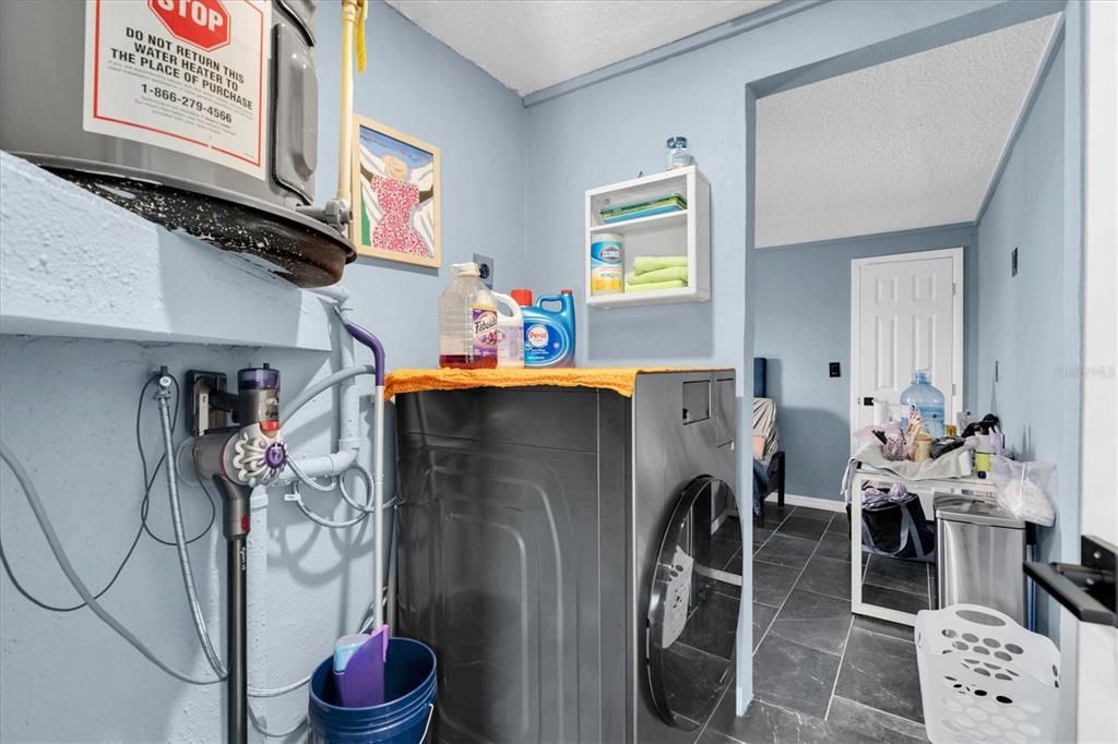 For Sale: $289,000 (3 beds, 2 baths, 1300 Square Feet)