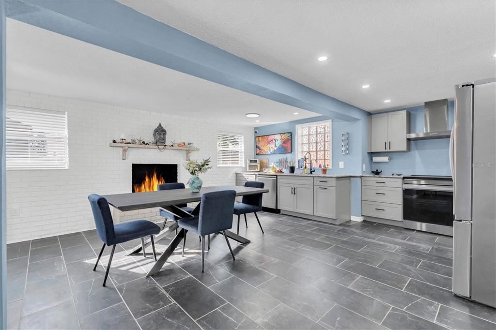 For Sale: $289,000 (3 beds, 2 baths, 1300 Square Feet)