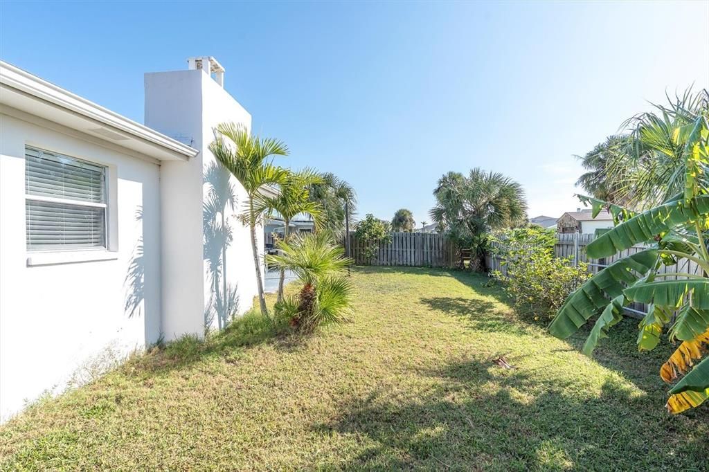 For Sale: $289,000 (3 beds, 2 baths, 1300 Square Feet)