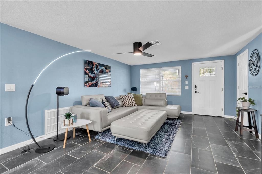 For Sale: $289,000 (3 beds, 2 baths, 1300 Square Feet)