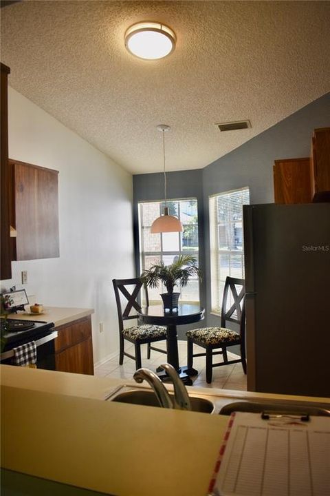 For Sale: $240,000 (2 beds, 2 baths, 976 Square Feet)