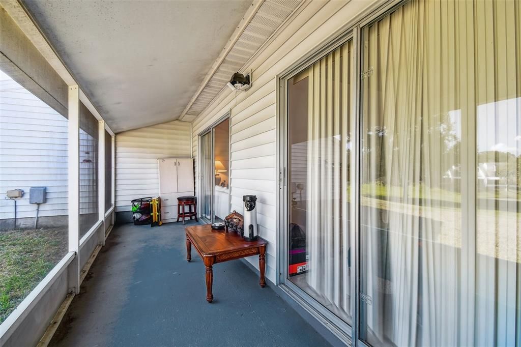 For Sale: $240,000 (2 beds, 2 baths, 976 Square Feet)