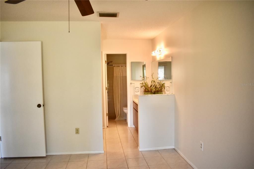 For Sale: $240,000 (2 beds, 2 baths, 976 Square Feet)