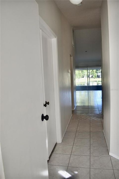 For Sale: $240,000 (2 beds, 2 baths, 976 Square Feet)