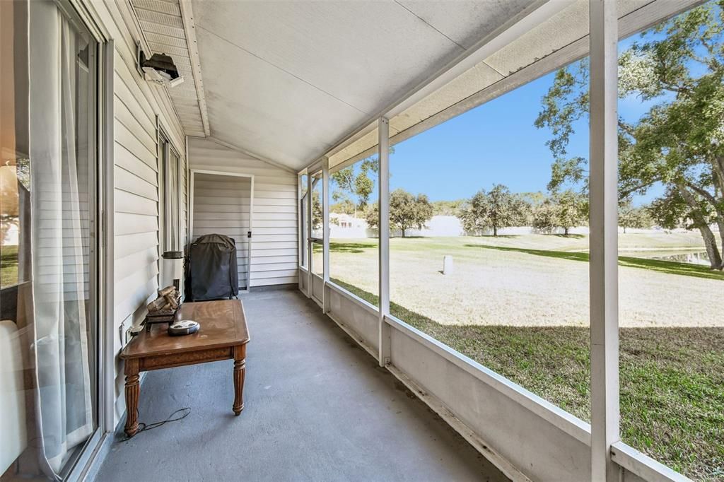 For Sale: $240,000 (2 beds, 2 baths, 976 Square Feet)