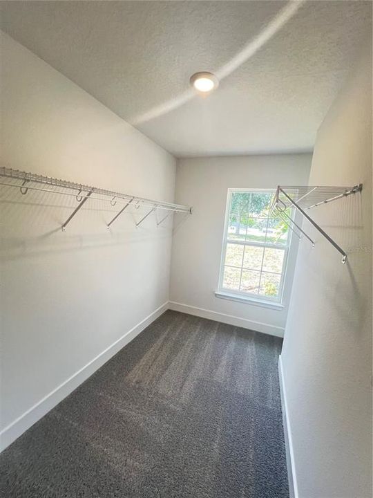 En Venta: $573,450 (4 camas, 2 baños, 2557 Pies cuadrados)