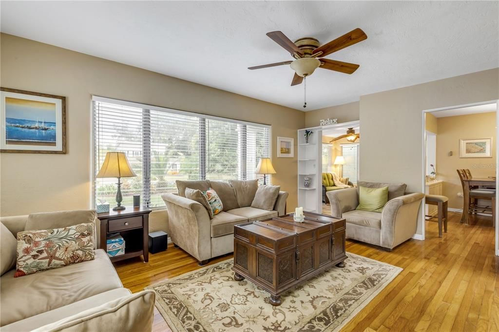 For Sale: $499,000 (3 beds, 2 baths, 1588 Square Feet)