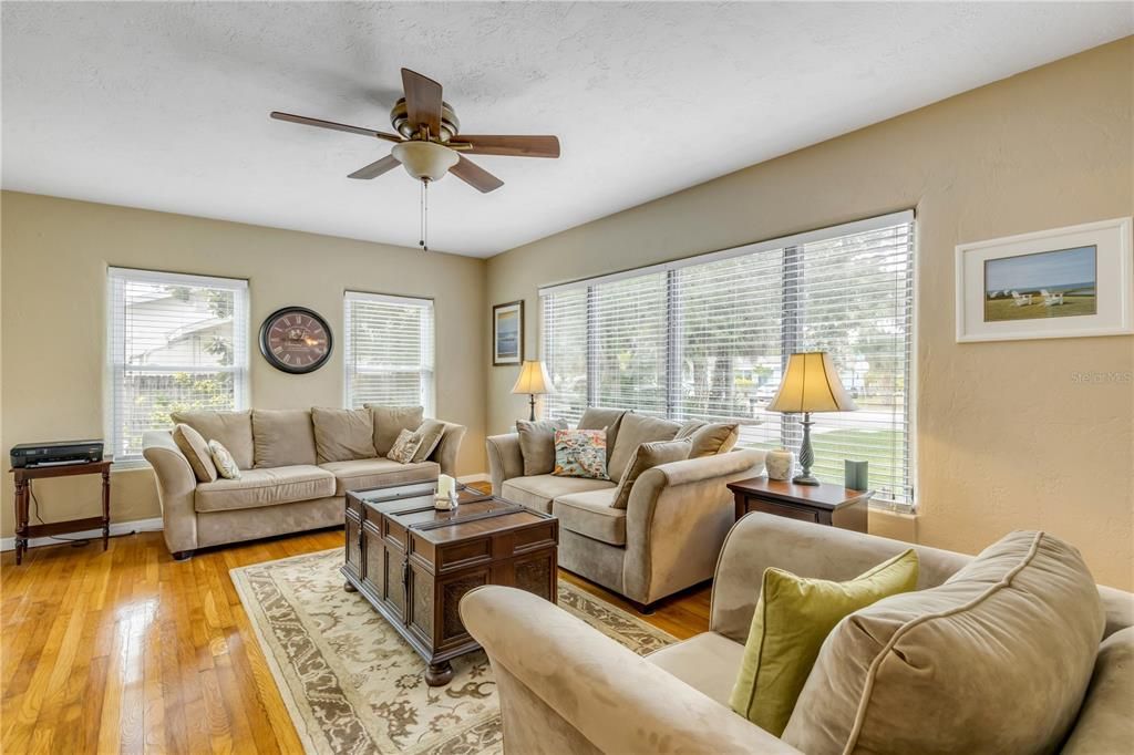 For Sale: $499,000 (3 beds, 2 baths, 1588 Square Feet)