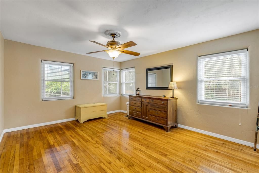 For Sale: $499,000 (3 beds, 2 baths, 1588 Square Feet)