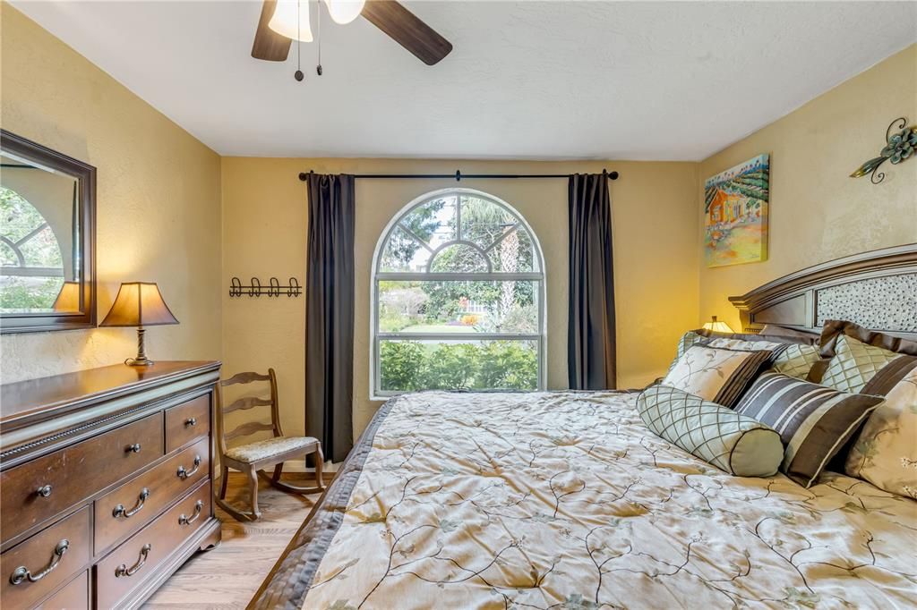 For Sale: $499,000 (3 beds, 2 baths, 1588 Square Feet)