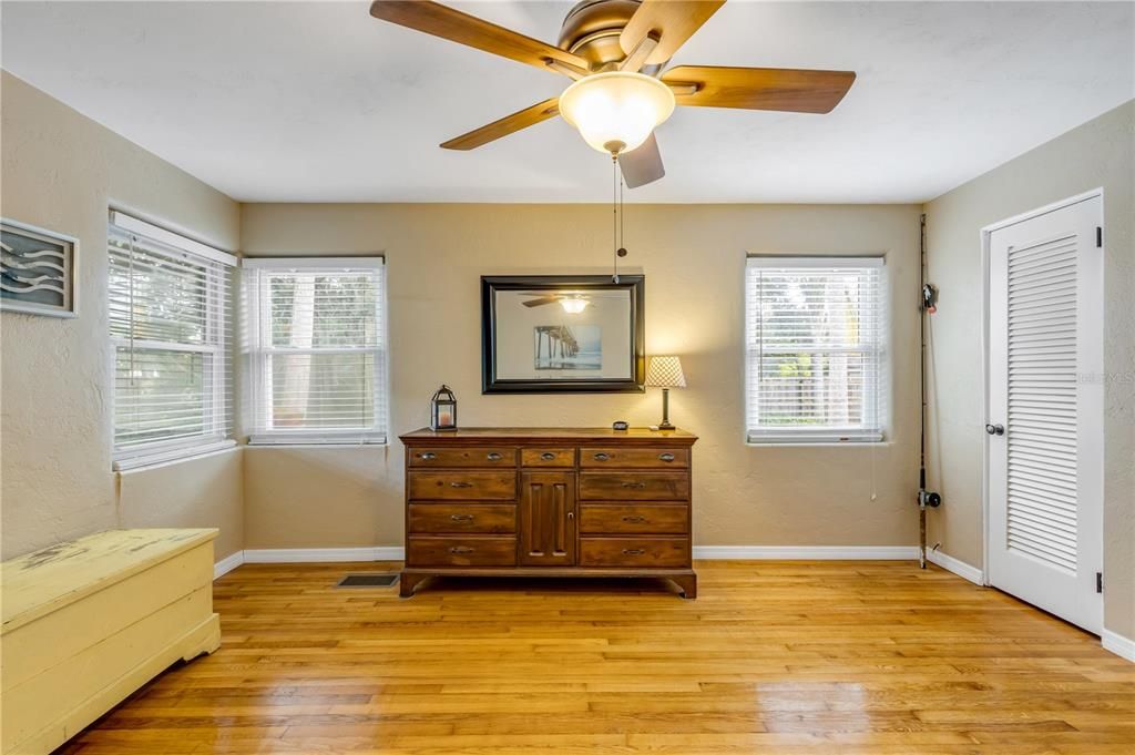 For Sale: $499,000 (3 beds, 2 baths, 1588 Square Feet)