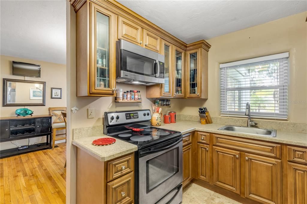 For Sale: $499,000 (3 beds, 2 baths, 1588 Square Feet)