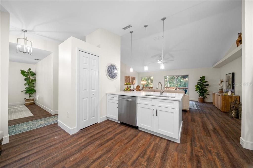 En Venta: $348,000 (3 camas, 2 baños, 1500 Pies cuadrados)