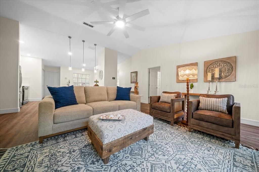 En Venta: $348,000 (3 camas, 2 baños, 1500 Pies cuadrados)