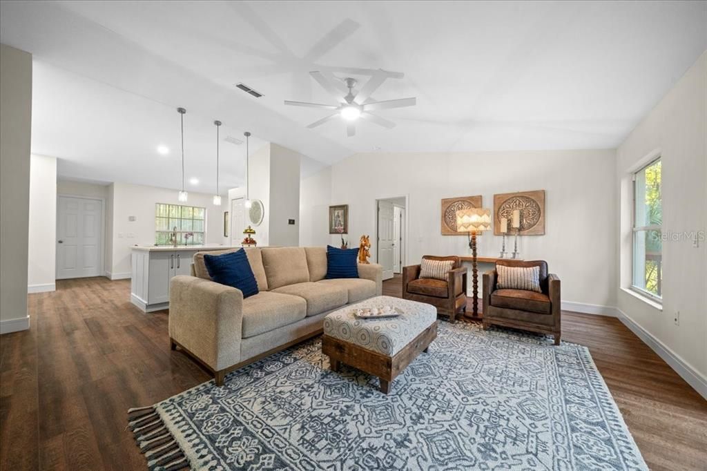 En Venta: $348,000 (3 camas, 2 baños, 1500 Pies cuadrados)