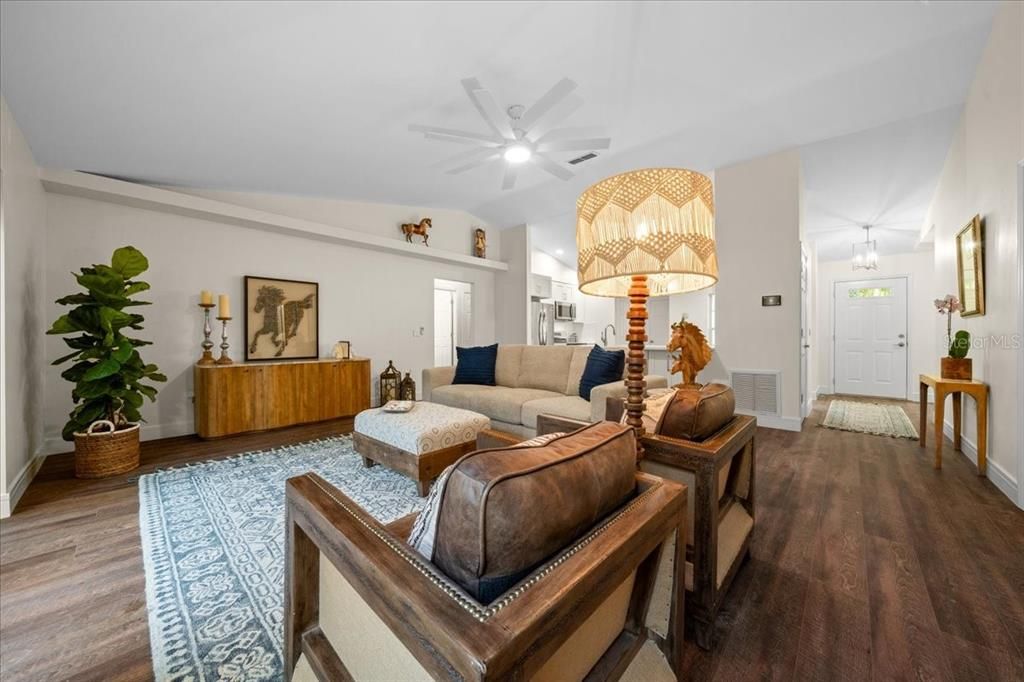 En Venta: $348,000 (3 camas, 2 baños, 1500 Pies cuadrados)