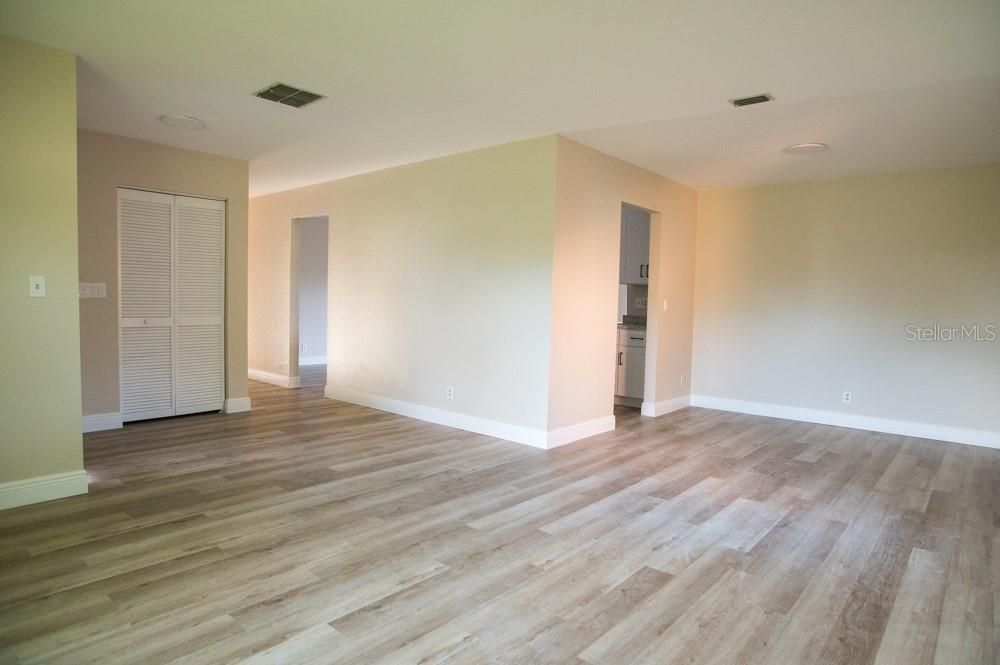 待售: $495,000 (2 贝兹, 2 浴室, 1694 平方英尺)