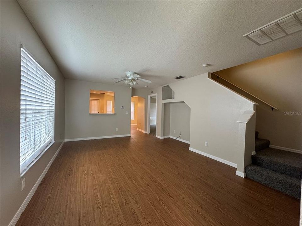 出租: $1,950 (4 贝兹, 2 浴室, 1427 平方英尺)