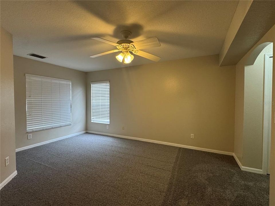 出租: $1,950 (4 贝兹, 2 浴室, 1427 平方英尺)