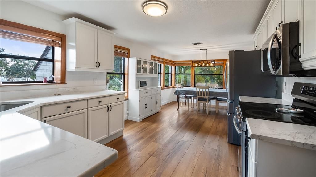 На продажу: $949,000 (5 спален, 2 ванн, 2340 Квадратных фут)