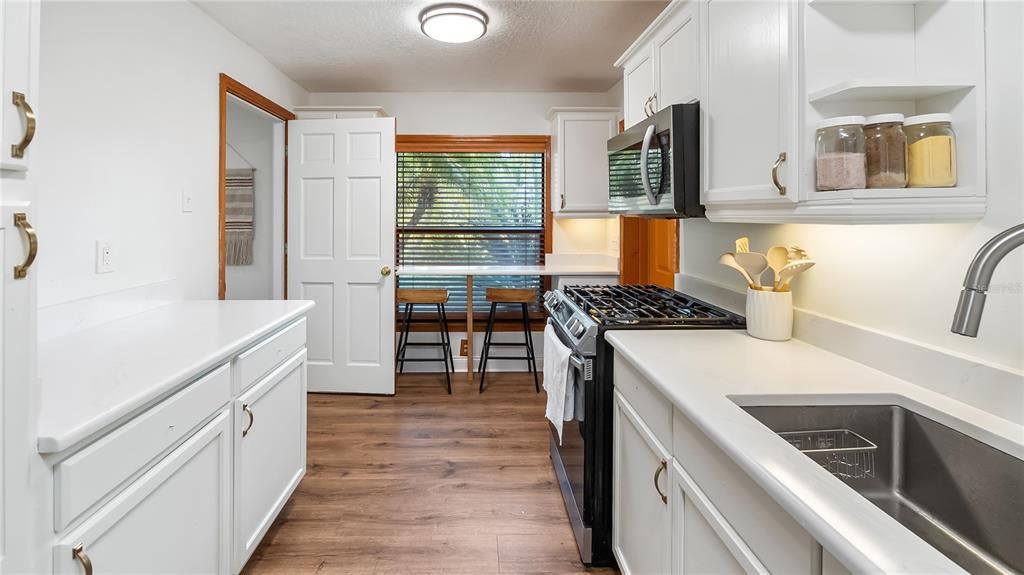 На продажу: $949,000 (5 спален, 2 ванн, 2340 Квадратных фут)