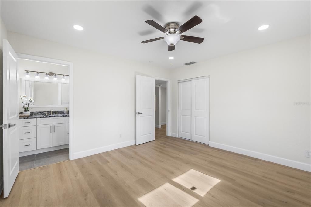 待售: $489,000 (2 贝兹, 2 浴室, 1342 平方英尺)