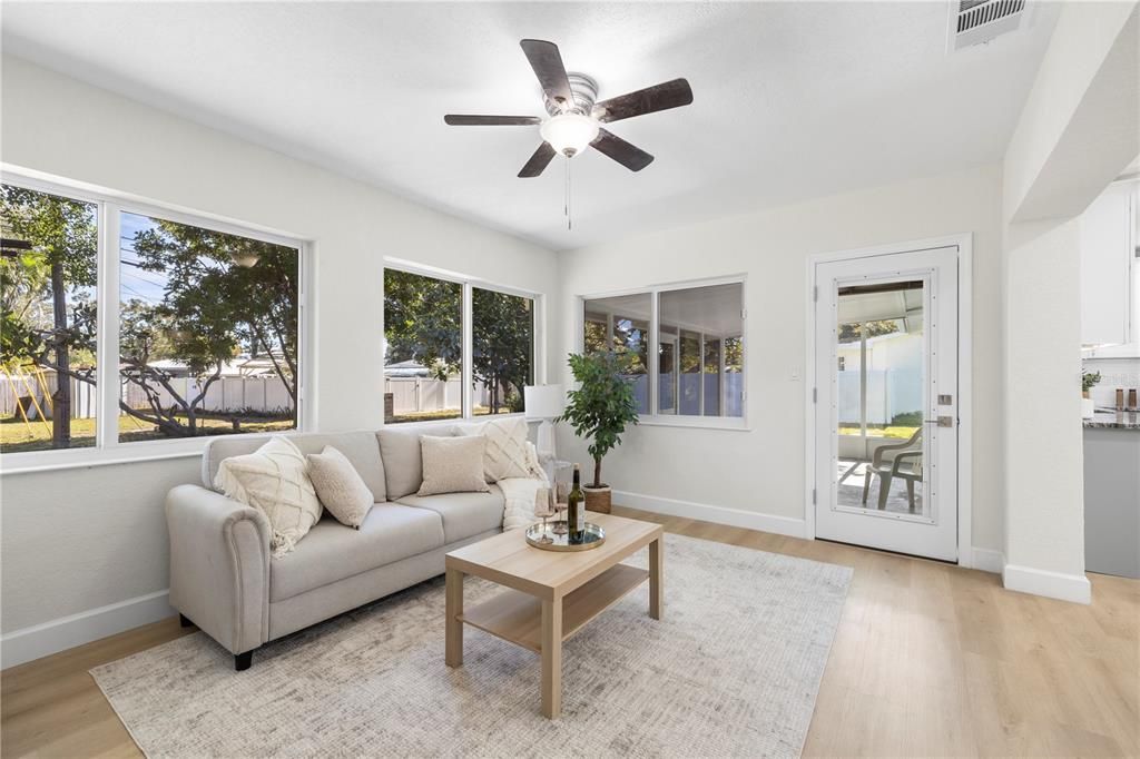 待售: $489,000 (2 贝兹, 2 浴室, 1342 平方英尺)