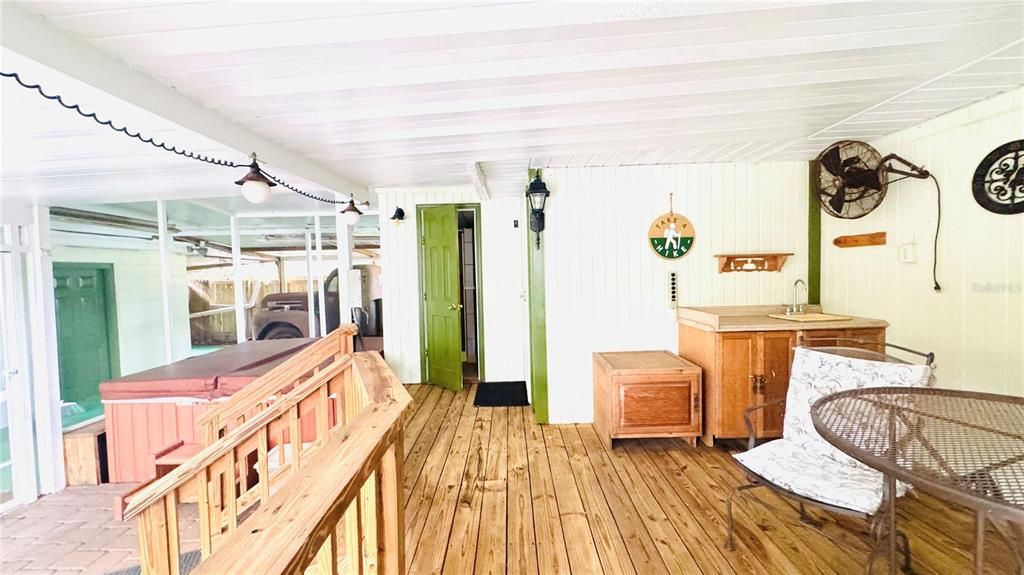 Active With Contract: $300,000 (3 beds, 2 baths, 1085 Square Feet)