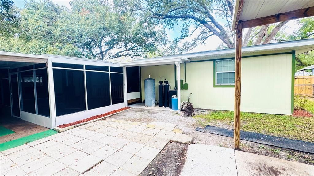 Active With Contract: $300,000 (3 beds, 2 baths, 1085 Square Feet)