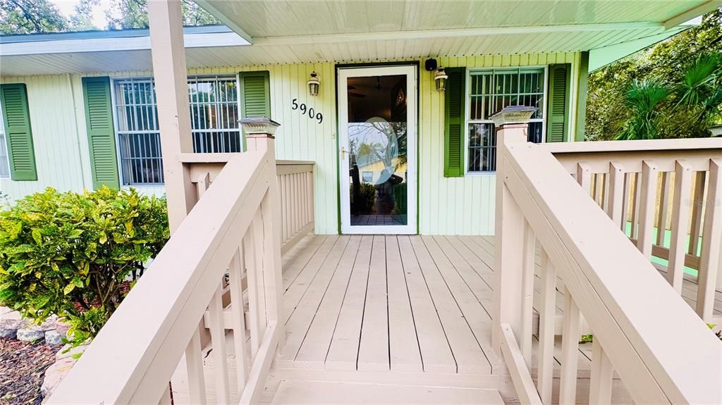 Active With Contract: $300,000 (3 beds, 2 baths, 1085 Square Feet)