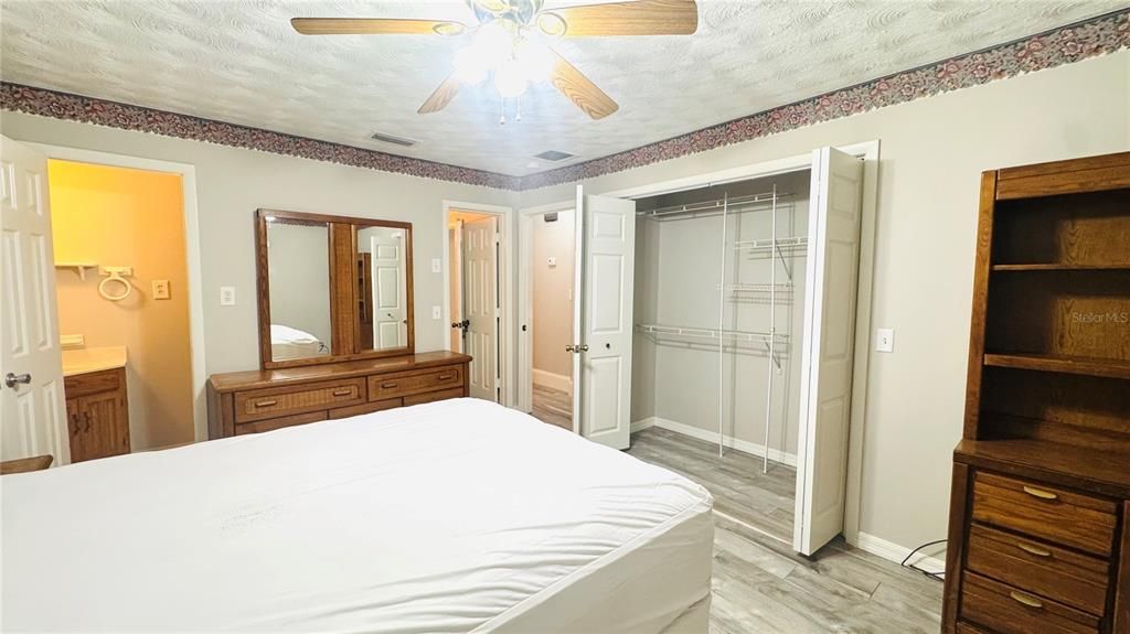 Active With Contract: $300,000 (3 beds, 2 baths, 1085 Square Feet)