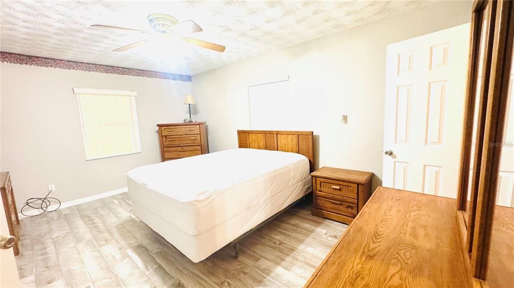 Active With Contract: $300,000 (3 beds, 2 baths, 1085 Square Feet)