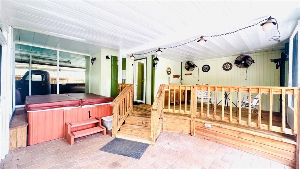 Active With Contract: $300,000 (3 beds, 2 baths, 1085 Square Feet)