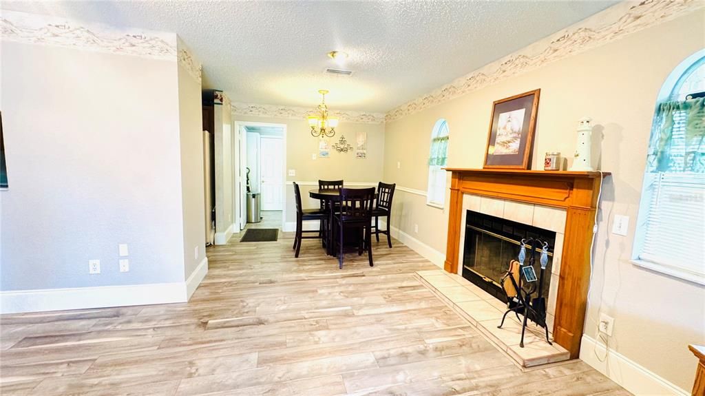 Active With Contract: $300,000 (3 beds, 2 baths, 1085 Square Feet)