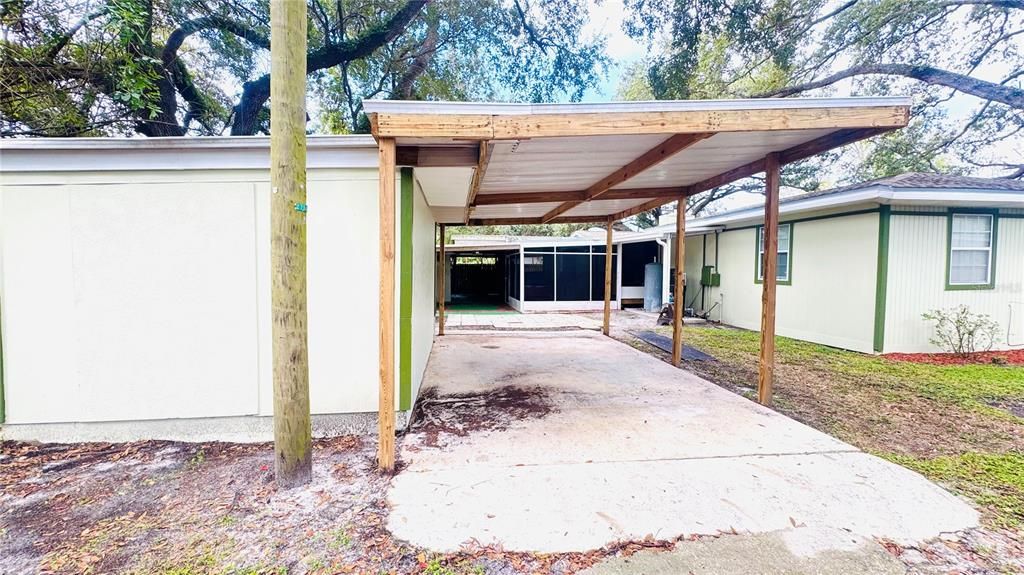 Active With Contract: $300,000 (3 beds, 2 baths, 1085 Square Feet)