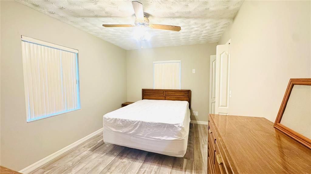 Active With Contract: $300,000 (3 beds, 2 baths, 1085 Square Feet)