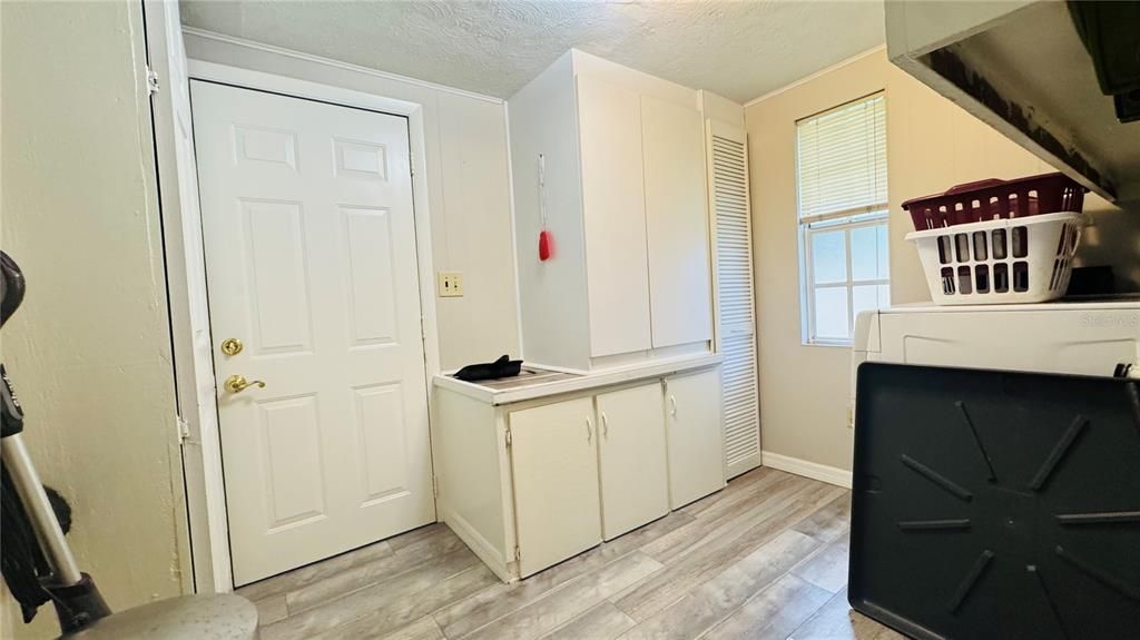 Active With Contract: $300,000 (3 beds, 2 baths, 1085 Square Feet)