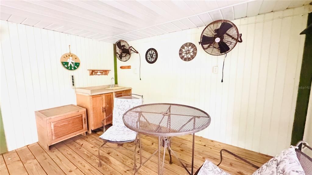 Active With Contract: $300,000 (3 beds, 2 baths, 1085 Square Feet)