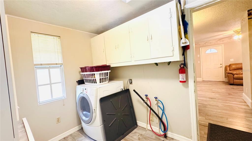 Active With Contract: $300,000 (3 beds, 2 baths, 1085 Square Feet)