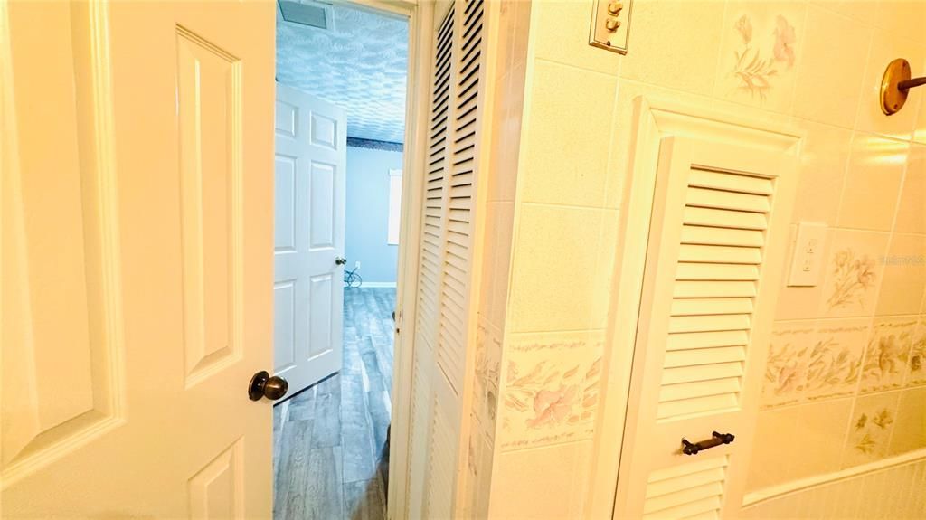 Active With Contract: $300,000 (3 beds, 2 baths, 1085 Square Feet)