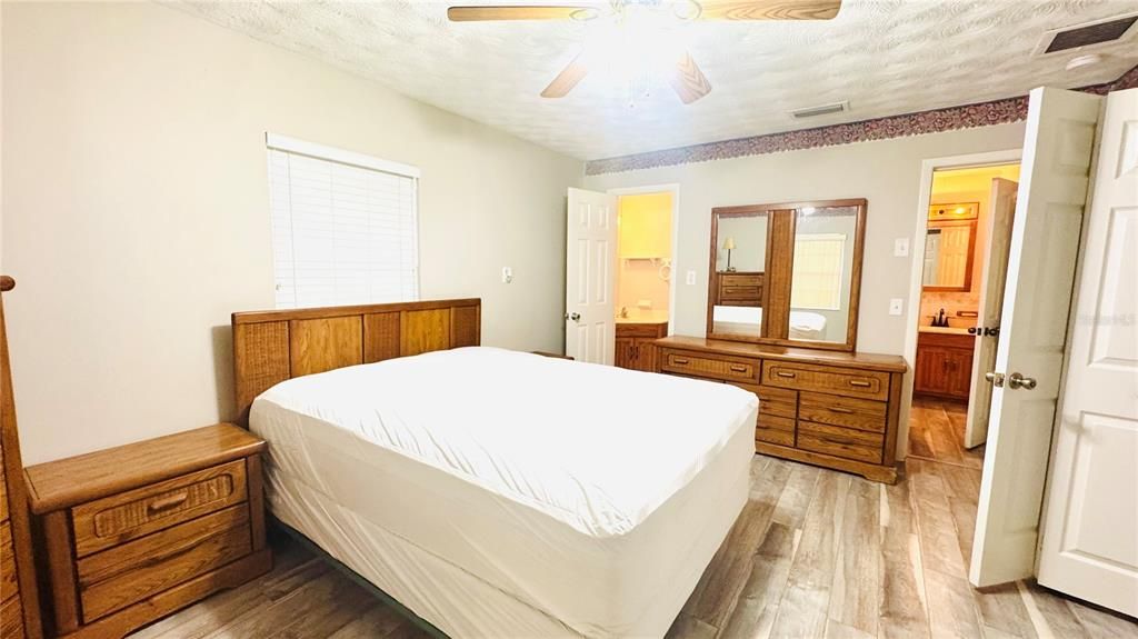 Active With Contract: $300,000 (3 beds, 2 baths, 1085 Square Feet)