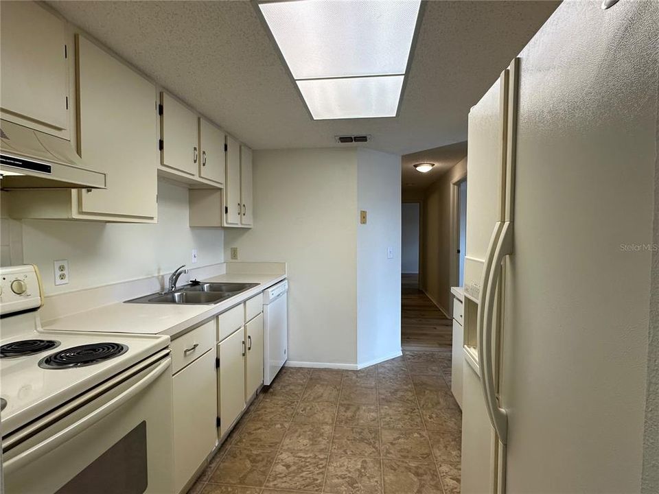 For Rent: $1,200 (2 beds, 2 baths, 960 Square Feet)