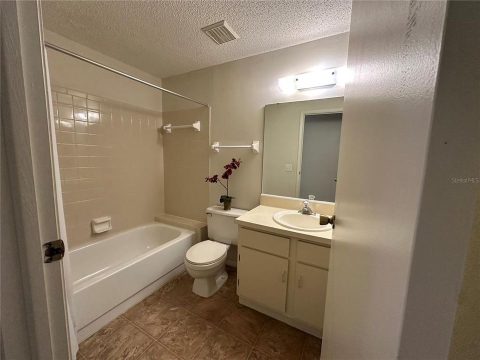 For Rent: $1,200 (2 beds, 2 baths, 960 Square Feet)