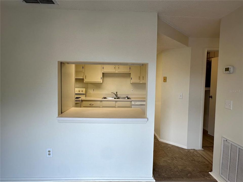 For Rent: $1,200 (2 beds, 2 baths, 960 Square Feet)