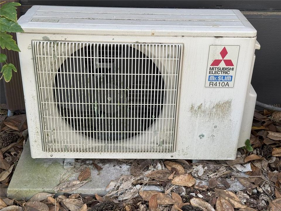 For Rent: $2,400 (3 beds, 2 baths, 2728 Square Feet)