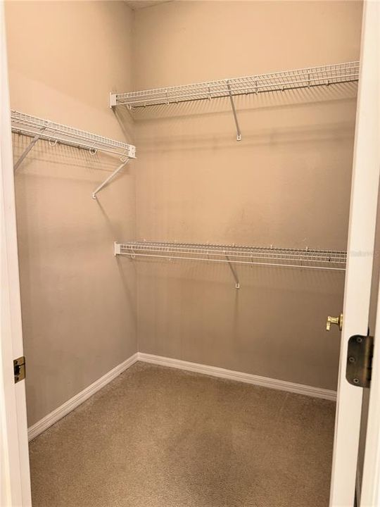 For Rent: $2,400 (3 beds, 2 baths, 2728 Square Feet)