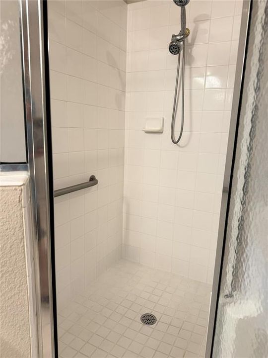 For Rent: $2,400 (3 beds, 2 baths, 2728 Square Feet)