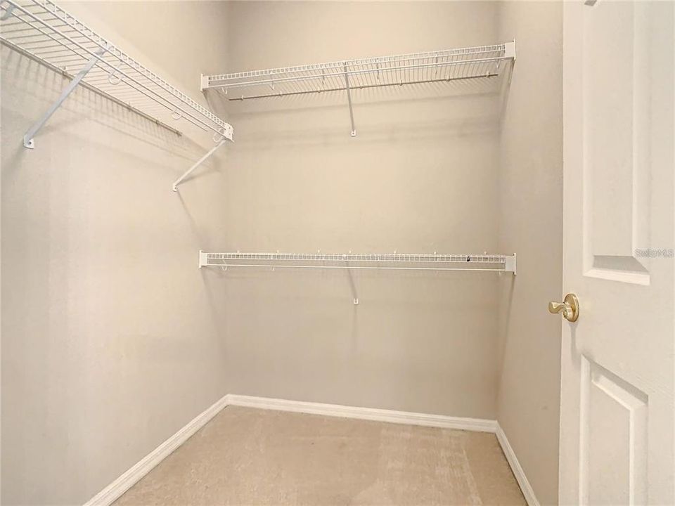 For Rent: $2,400 (3 beds, 2 baths, 2728 Square Feet)