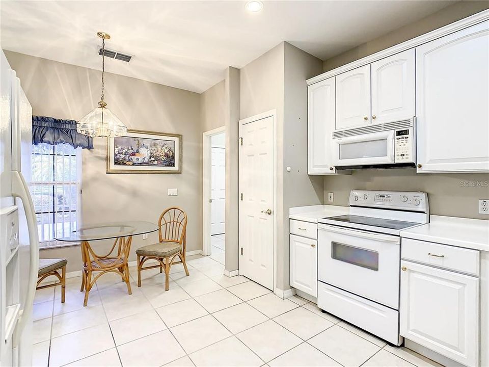 For Rent: $2,400 (3 beds, 2 baths, 2728 Square Feet)